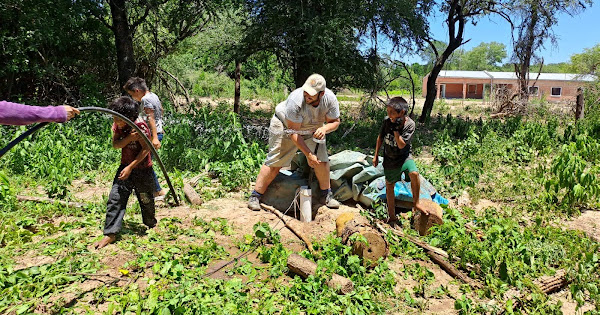 向 Sebilar 的孩子們捐贈運動鞋 - Chaco El Impenetrable -